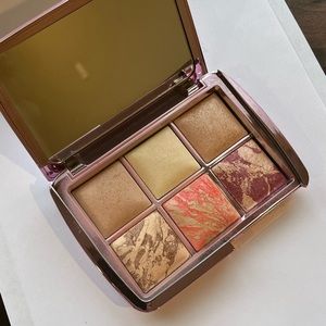 Hourglass Ambient face palette
